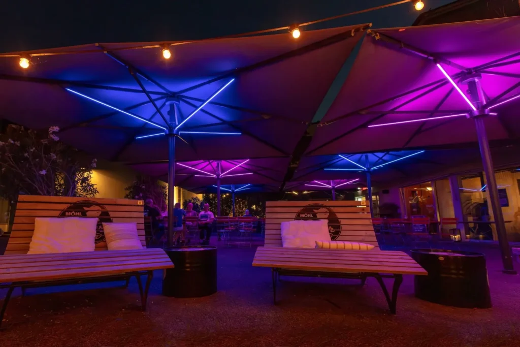 Parasol terrasse restaurant brasserie thématique.