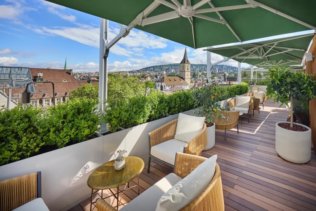 Parasol terrasse restaurant rooftop Mandarin Oriental Zurich.