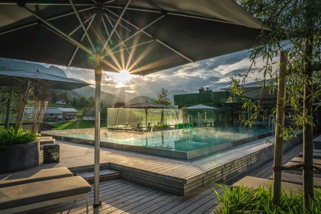 Parasol professionnel pour terrasse spa et relaxation.